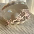 Adorno de pastel Mum flor de acrílico oro rosa vista detallada, perfecto para el Día de la Madre. - Rosa Oro Rosa Estilo 1