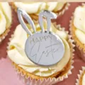 Topper cupcake κουνελάκι Πάσχα χαραγμένο με λέιζερ σε στιλ ins διακόσμηση τούρτας από ακρυλικό - Ασημένιο εγχάρακτο κεφάλι κουνελιού (ύψος περίπου 5,8 cm)