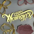 Decorateur de gateau acrylique pour la Fete des Femmes, papillon dore pour fete. - Texte Happy Womens Day Doré