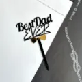 Acryl-Kuchentopper zum Vatertag mit Best Dad EVER Schriftzug und goldener Schleife. - Fliege Schwarz-Gold
