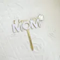 Garniture de gâteau de fête des mères en acrylique avec texte I love you MOM et tulipe. - Décoration de gâteau fête des mères en acrylique 1,3 mm - Fleurs blanches et dorées