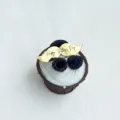Primo piano dettagliato di topper per cupcake in acrilico dorato con baffi e testo festa del papà. - Baffi Happy Father Day Oro / Confezione da 5