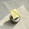 Primo piano dettagliato del topper per cupcake per la festa del papà in acrilico dorato. - Rettangolare Love Dad oro