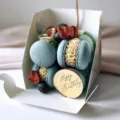 Acrylic Happy Birthday cake topper disc with blue macarons gift box for party decoration. - Round Marking 5 / Gold