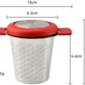 Infuseur à thé en acier inoxydable avec couvercle et poignées en silicone rouge, motif feuilles. - Rouge