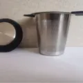 Infuseur à thé en acier inoxydable 304 avec poignée en silicone et couvercle, filtre à thé. - Noir