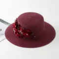 Weinroter Strohsonnenhut mit Blumen Strass Deko breite Krempe Sommer Strandhut Accessoire - M (56-58cm) / Burgunderrot