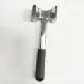 Marteau adoucisseur de viande en aluminium pour cuisine vue de détail avec poignée ergonomique - Argent