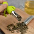 Rigolo infuseur à thé en silicone vert avec filtre en acier inoxydable pour thé en vrac. - Vert