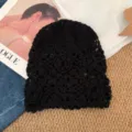 Schwarze Häkelmütze Strick Beanie für Damen, Blumen Muster, Vintage Stil bequeme Kopfbedeckung. - Schwarz