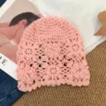 Handgemachte gehäkelte Mütze für Damen, retro rosa Blumen Strickmütze für Frühling und Alltag. - Rosa