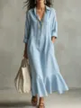 Detailopname van de lichte blauwe casual losse overhemdjurk met fishtail zoom en reverskraag. - S / Hemelsblauw