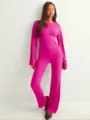 Gedetailleerd overzicht van de herfstset met lange mouwen top en comfortabele broek. - S / Top And Bottom / Magenta