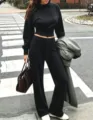 Λεπτομερής εικόνα γυναικείου casual σετ με στενό τοπ και φαρδύ παντελόνι για καθημερινή. - S / Επάνω Και Κάτω Μέρος / Μαύρο