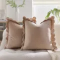 Fodera per cuscino in velluto tinta unita con elegante design a bordo ondulato per casa. - Bordo a festoncino beige