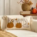 Fodera per cuscino ricamata con zucche autunnali e nappe per decorazione divano di casa. - 5 Cuscini lombari con nappine a zucca