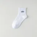 Calcetines blancos de hombre de corte medio con bordado azul deportivos de algodon - Bordado de letras KIE