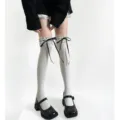 Calcetines Lolita blancos por encima de la rodilla con ribete de encaje y lazos negros Estilo escolar - Talla única / Calcetines por encima de la rodilla / Blanco con Cinta Negra