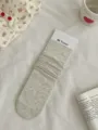 Primavera verano fino calcetines transpirables color solido arrugados comodos moda diario - Talla única / Gris claro