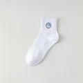 Calcetines deportivos blancos de tubo medio para hombre, transpirables y antiodor uso diario. - Bordado de Letras