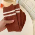 Chaussettes d'hiver duveteuses marron confortables avec rayures blanches, chaudes et douces. - Taille unique / Orange