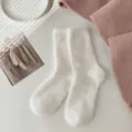 Calcetines de tubo medio de felpa lisos para mujer invierno cálido acogedor esponjoso - Talla única / Blanco