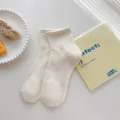 Calcetines de tubo medio de color sólido para mujer primavera verano casual algodón - Talla única / Beige
