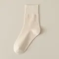 Klassieke effen damessokken in beige, zacht ademend katoen voor dagelijks comfortabel gebruik. - Eén maat / Khaki