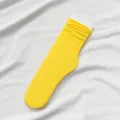 Calcetines apilados de tubo medio de color sólido amarillo calcetines casuales finos - Talla única / Amarillo tierno