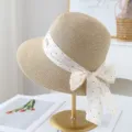 Zomer vrouwen brede rand strohoed met elegante witte polkadot strik lint strand zonbescherming. - M (56-58cm) / Licht kaki