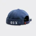 Dunkelblaue Miki Mütze mit weißer OYX Stickerei, stylischer Retro Dockercap für Streetwear. - M (56-58cm) / Marineblau