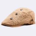 Heren kaki katoenen platte pet newsboy baret hoed met borduurwerk en metalen knopen. - Standaardmaat (56-60 cm) / Beige