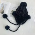 Schwarze Plüsch Bommel Strick Ushanka Mütze mit Ohrenklappen für Winterwärme - Einheitsgröße / Schwarz