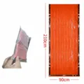 Vista detallada del saco de dormir térmico de emergencia de aluminio PE, set de 4. - Bolsa PE + Bolsa de Almacenamiento Empacadas al Vacío Set de 4 Piezas / Naranja
