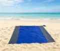 Wasserdichte faltbare Outdoor-Stranddecke zweifarbige tragbare Picknickmatte Tasche - 140*200cm / Königsblauer Hauptteil mit doppeltem Grau