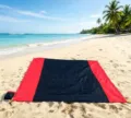Tapis de plage pliable bicolore portable imperméable couverture de pique-nique avec sac - Corps noir + double rouge