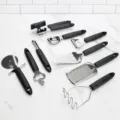 Edelstahl Küchenhelfer Set mit Dosenöffner, Sparschäler und Käsereibe für den täglichen Gebrauch. - 9-teiliges Küchenhelfer-Set im Farbkarton (ohne Halter)