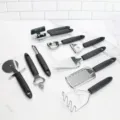 Edelstahl Küchenhelfer Set mit robusten schwarzen Griffen für vielseitige Kochaufgaben. - 9-teiliges Küchenhelfer-Set im Beutel (ohne Halter)