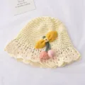 Joli chapeau de paille bébé bob avec jolie décoration de cerise, protection solaire d'été. - Bonnet en tricot couleur fromage à oreilles de lapin / Blanc Cassé