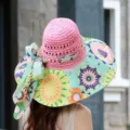 Damen Sommer Sonnenhut mit breiter Krempe UV Schutz floral Band Strand Strohhut faltbar stilvoll - Rosa
