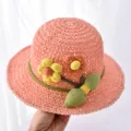 Süßer Sommer Kinder Strohhut in Rosa, geflochtener Sonnenhut mit süßen Stoffblumen. - 1-5 Jahre (48-52 cm) & Einheitsgröße (mit Windschutzseil) / Orangerosa
