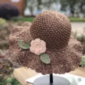 Sommer Damen Strohhut mit Blume grob gestrickt Sonnenhut fuer Strand Urlaub und Reisen - M (56-58cm) / Dunkelbraun