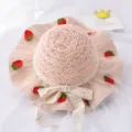 Grazioso cappello di paglia per bambini, cuffia rosa da spiaggia con fiocco di pizzo e fragole. - Per 1-3 anni (48-50 cm) + Taglia unica (con cordino antivento) / Rosa albicocca (Cappello di paglia fragola con velo di tulle)