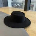 Klassieke zwarte fedora hoed met platte kop, elegante viltstijl voor herfst en dagelijks. - M (56-58cm) / Zwart