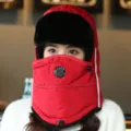 Rote Winter Trapper Mütze mit Gesichtsmaske, plüsch gefütterte warme winddichte Ohrklappe - Einheitsgröße / Erwachsenenmodell - Signalrot