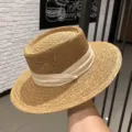 Sommer handgefertigt gewebter Strohhut mit breiter Krempe und weissem Band fuer Strandurlaub - M (56-58cm) / Khaki mit beige Band