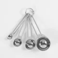Set de cuillères à mesure en acier inoxydable avec anneau, cuisson et pâtisserie en quatre tailles. - Cuillères à mesurer en acier inoxydable