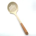 Mestolo schiumarola in silicone con manico in legno, utensile da cucina resistente. - Schiumarola