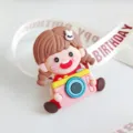Carino topper per torta in gomma morbida ragazza fotocamera, variante bambola cartone stile. - Fotocamera in gomma morbida per bambine