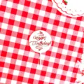 Nahaufnahme Detailansicht eines runden Holzkuchen-Toppers mit englischer Aufschrift. - Stil A